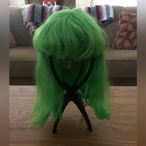 Green wig with bangs